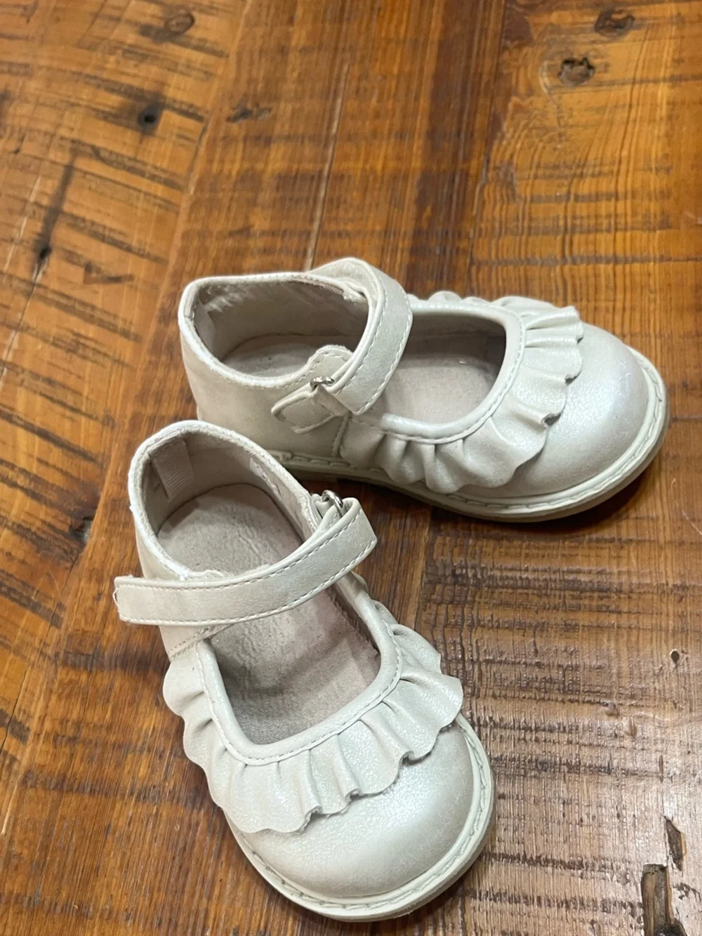 Baby Deer Kamdyn Mary Jane Ivory Shimmer Dress Shoes with Ruffle Trim Size 5